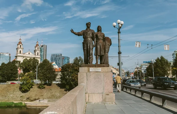 Estatuas de trabajadora y campesina en Vilna, Lituania — Foto de Stock