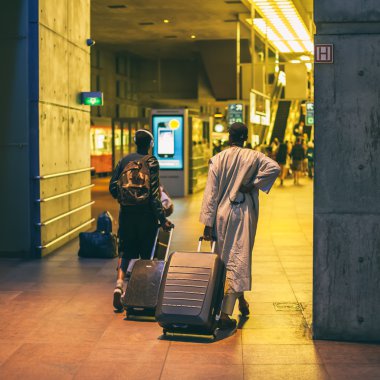 yolcularına antwerpen tren istasyonu