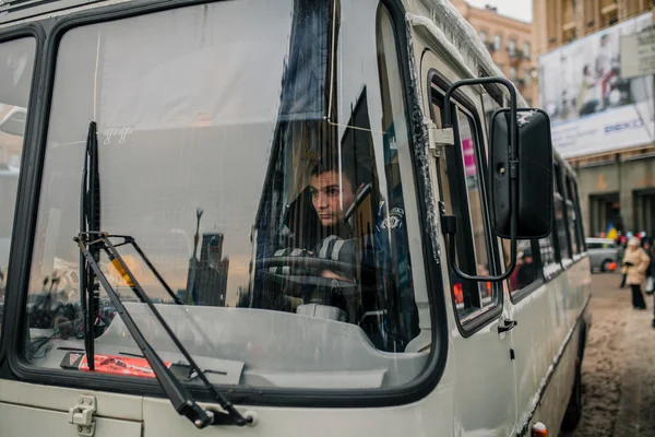 Rel politie bus tijdens euromaidan protesten in kiev, december 2013 — Stockfoto