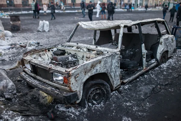 Voiture brûlée à Kiev — Photo