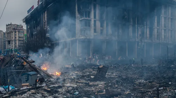 Згорів будинок на Майдані Незалежності у Києві, Україна — стокове фото