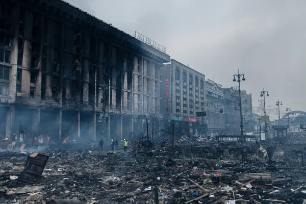 Κτίριο κάηκε στο το Μαϊντάν στο Κίεβο, Ουκρανία — Φωτογραφία Αρχείου