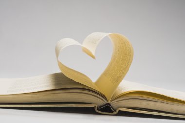 kalp şekil verme bir kitabın sayfaları