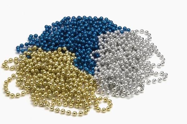 Синие золотые и серебряные бусины — стоковое фото