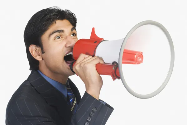 Affärsman som innehar en megafon — Stockfoto