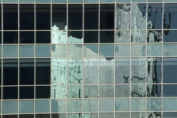 Reflection of an office building, Gurgaon — Stock Photo, Image