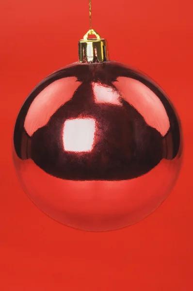 Bauble rosso di Natale — Foto Stock