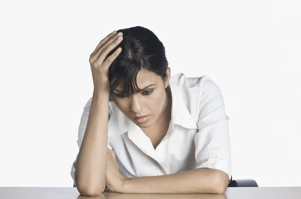 Businesswoman looking worried — Stock Photo, Image