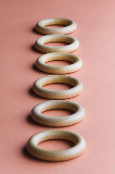 Kurtyny pierścienie z rzędu — Zdjęcie stockowe