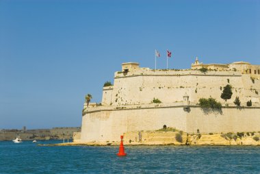 fort st. su içerisinde yüzen şamandıra angelo