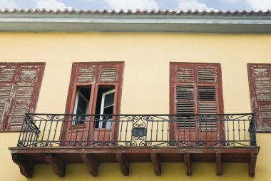 House, Atina