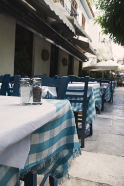 masa ve sandalye kaldırım Café