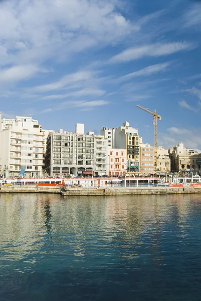 Buildings at the waterfront, Balluta Bay — Stock Photo, Image