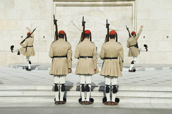 Royal guards at a monument — Stock Photo, Image