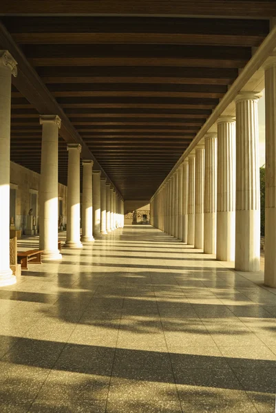 Gang van een oude museum, de stoa van attalos — Stockfoto