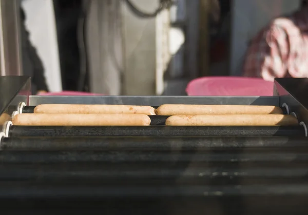 Pães em um balcão de loja — Fotografia de Stock