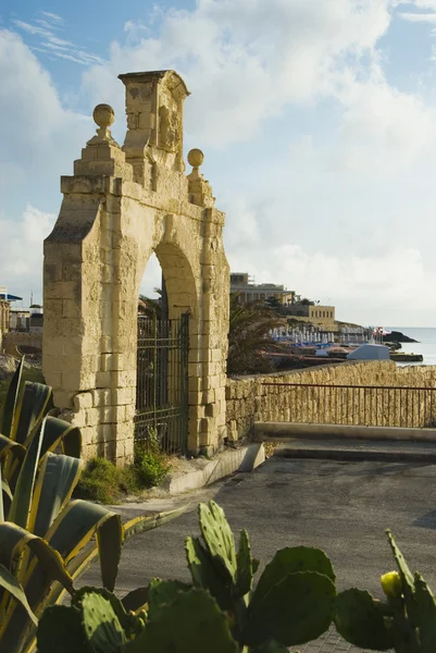 Gate with a city in the background — Stock Photo, Image