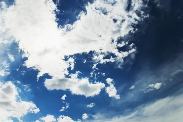 Wolken am Himmel — Stockfoto