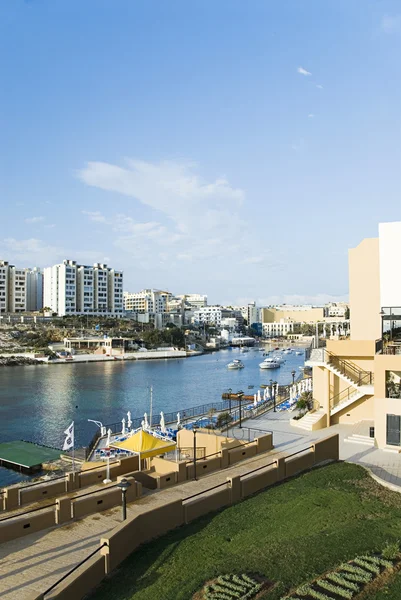 Edificios en el paseo marítimo, St. Julian 's — Foto de Stock