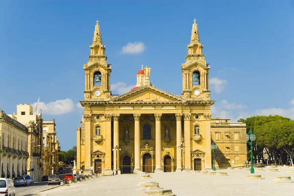 Fachada de una iglesia — Foto de Stock