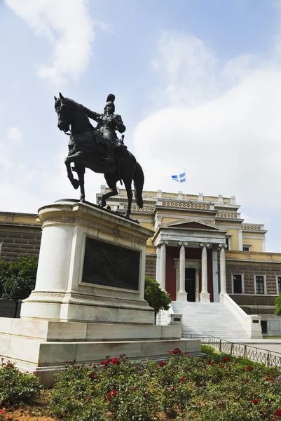 Statue vor einem Museum, theodoros kolokotronis — Stockfoto