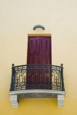House, Atina