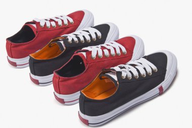 Tuval Ayakkabı üst üste