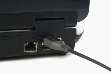 dizüstü bilgisayarınızın USB bağlantı noktasına bağlı usb kablosu