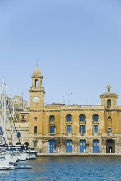 Bateaux amarrés à un port — Photo