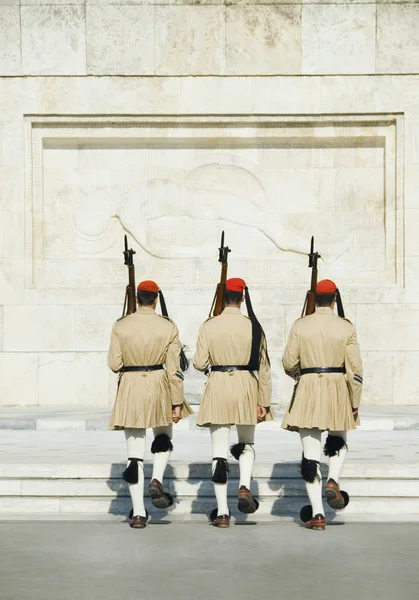 Royal guards at a monument — Stock Photo, Image