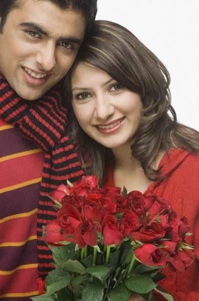 Casal com flores — Fotografia de Stock