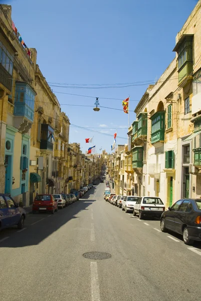 Edificios a lo largo de una calle — Foto de Stock