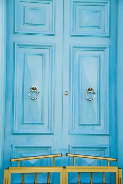 Closed door of a house — Stock Photo, Image