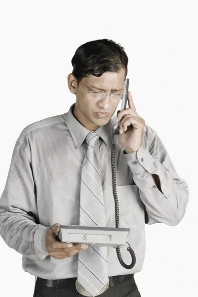 Businessman talking on the telephone — Stock Photo, Image