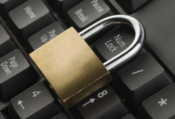 Padlock on a computer keyboard — Stock Photo, Image