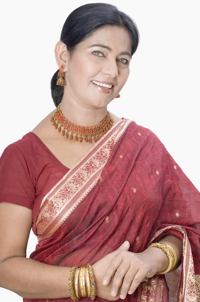 Mujer usando un sari — Foto de Stock