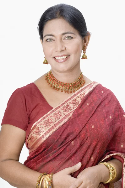Γυναίκα, φορώντας ένα σάρι — Φωτογραφία Αρχείου