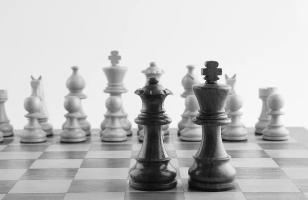 Figury szachowe na szachownicy — Zdjęcie stockowe