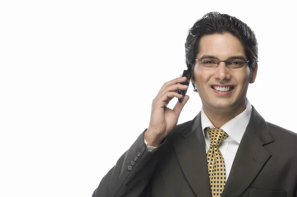 Empresário falando em um telefone celular — Fotografia de Stock