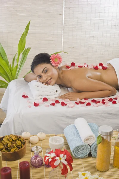 Vrouw krijgen spa-behandeling — Stockfoto