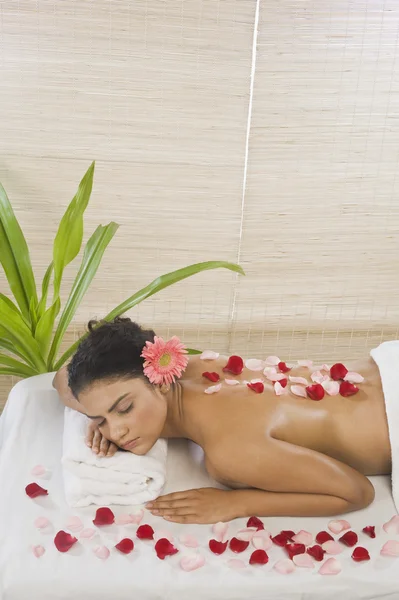 Woman getting spa treatment — Stock Photo, Image