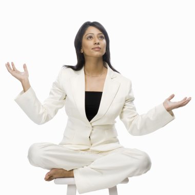 bir tabureye meditasyon işkadını