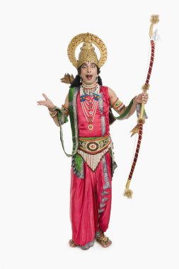 Sanatçı rama hindu giyinmiş