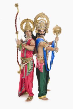 sanatçılar rama ve ravana hindu giyinmiş