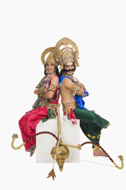 sanatçılar rama ve ravana hindu giyinmiş
