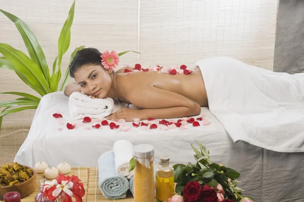 Woman getting spa treatment — Stock Photo, Image