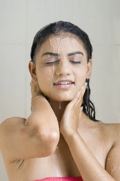 Woman bathing — Stock Photo, Image