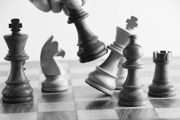 satranç oyunu Kral mağlup el