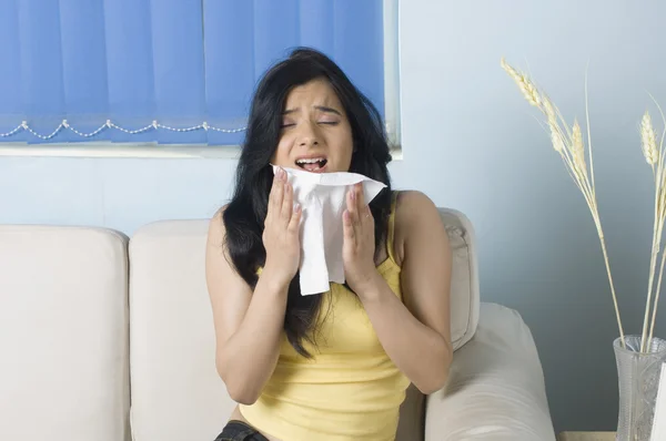 Young woman sneezing — Stock Photo, Image