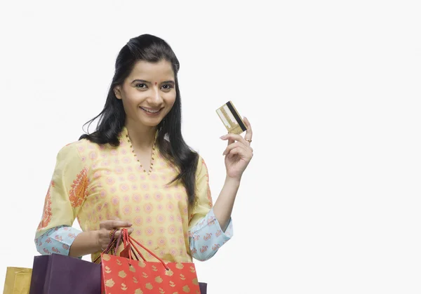 Woman showing a credit card — Stock Photo, Image